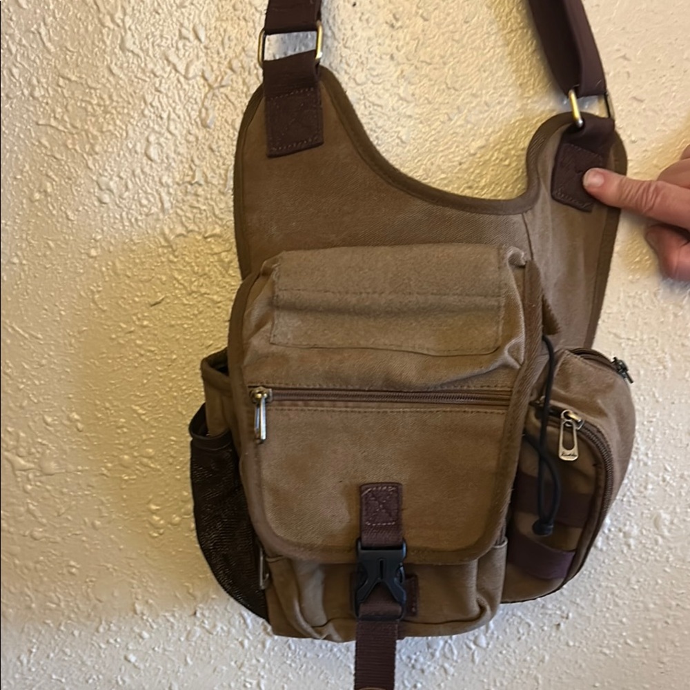 Kaukko messenger bag